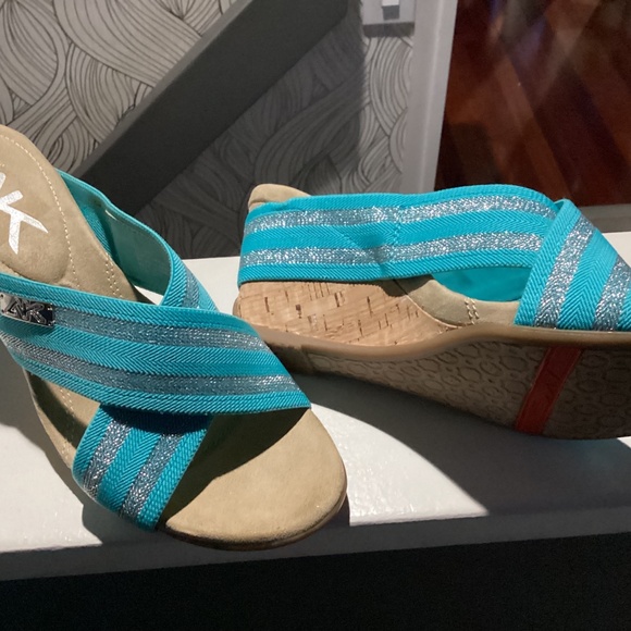 ANNE  KLEIN.   wedge sandals turquoise. Fun size 10 - Picture 7 of 9